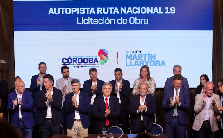 Llaryora reprochó la falta de apoyo nacional para la ruta a cargo de la Nación.