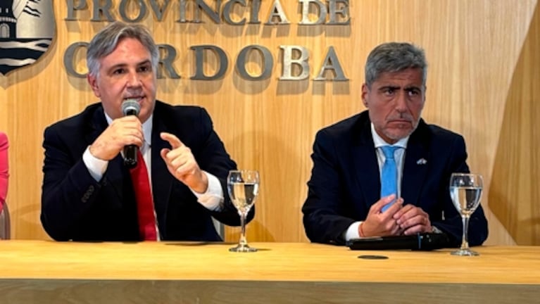 Llaryora respaldó a Quinteros por el escándalo en la Caminera.