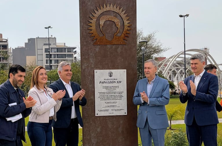 Llaryora, Schiaretti, Prunotto y Passerini, juntos por el Papa.