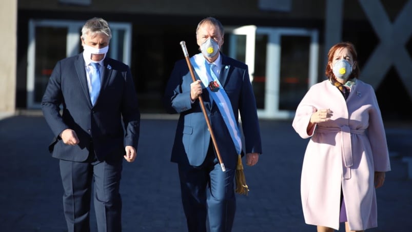 Llaryora, Schiaretti y Vigo, durante la ceremonia por el 25 de mayo.