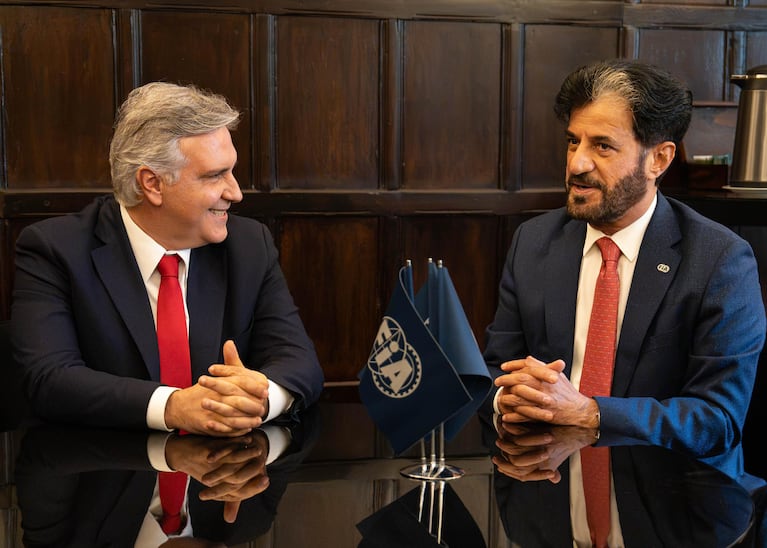 Llaryora se juntó con el presidente de la FIA, Mohammed Ben Sulayem. (Foto: Prensa Gobierno de Córdoba)