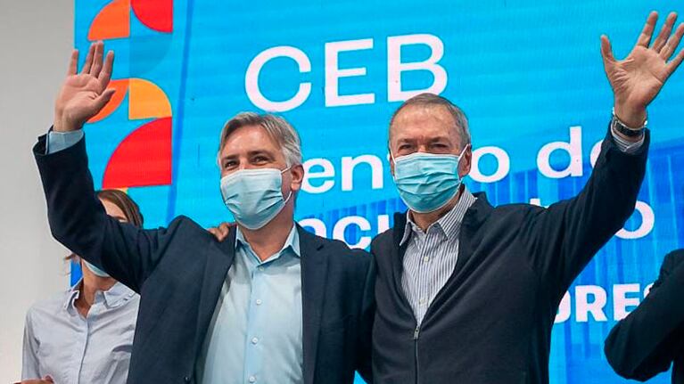 Llaryora y Schiaretti, codo a codo en otro acto oficial.