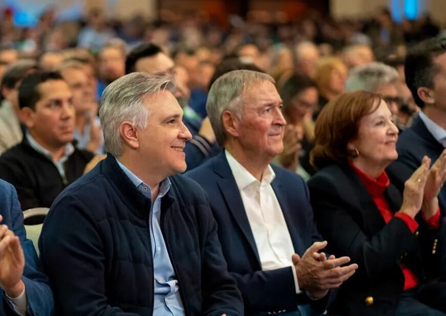 Llaryora y Schiaretti cuestionaron a Milei por una medida "electoralista".