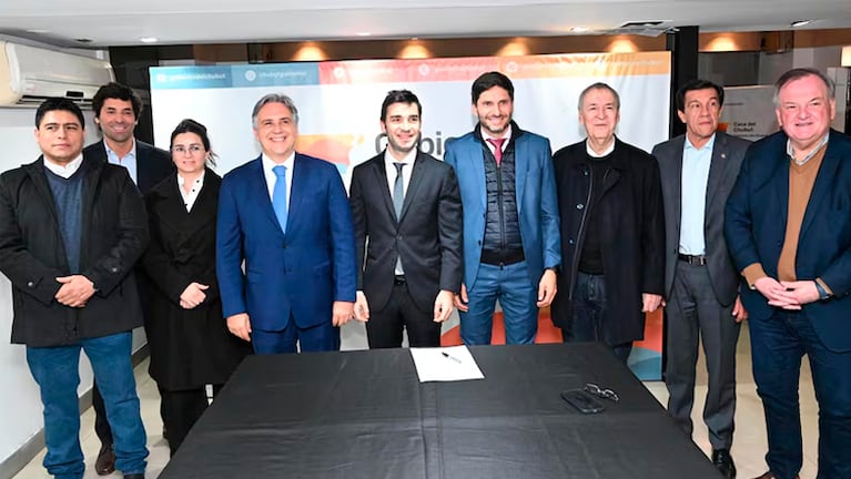 Llaryora y Schiaretti encabezarán la reunión impulsada por Provincias Unidas.