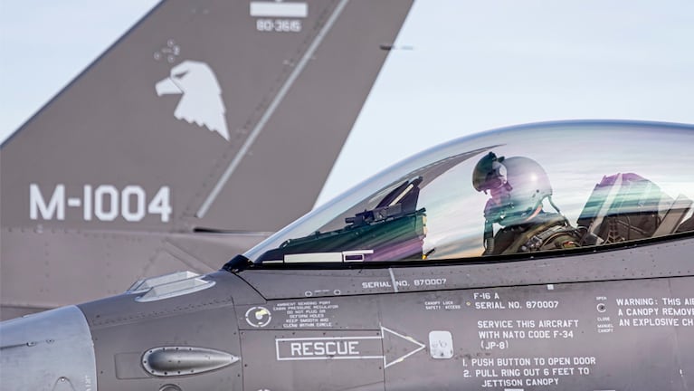 Llegan los aviones F-16 a Las Higueras y hay cambios para la presentación con la presencia de Milei