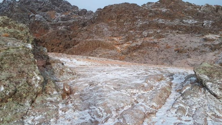 Llegó el frío y cae nieve en Córdoba: qué dice el pronóstico