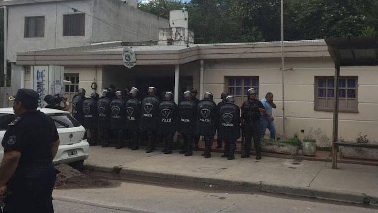 Llena de policías la comisaría donde se encuentra detenida Milagro Sala. 