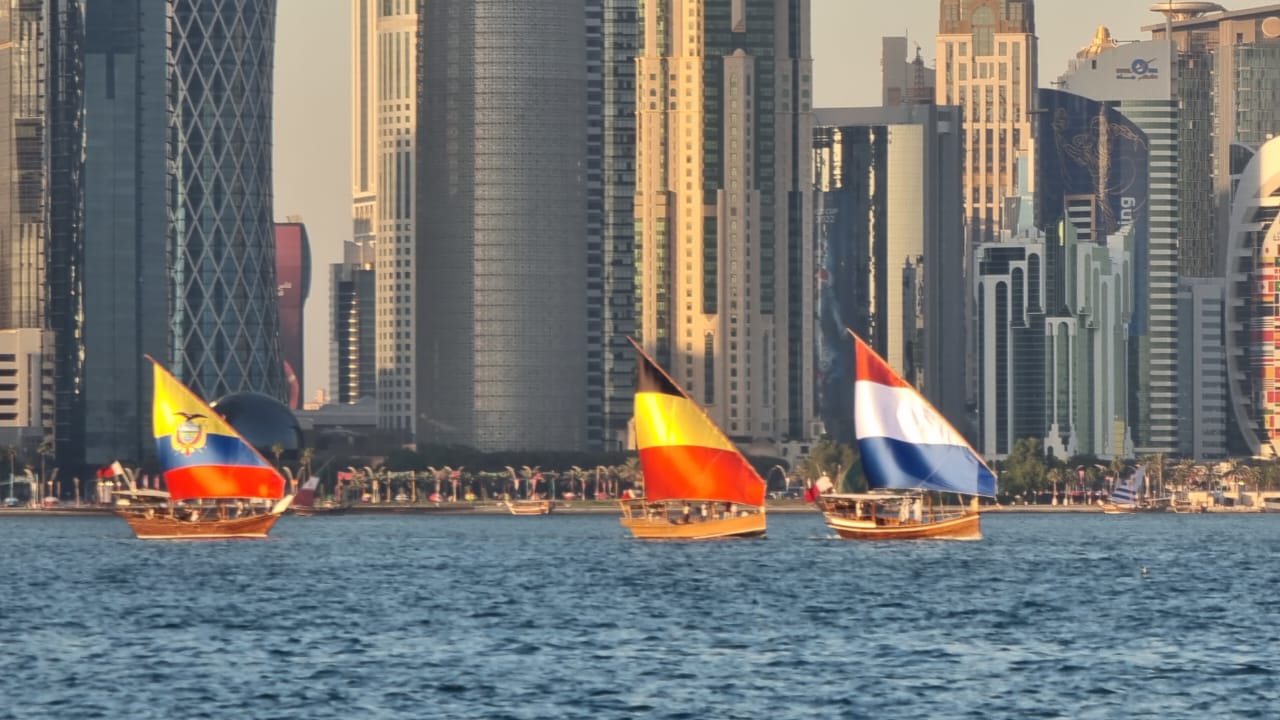 Llevaban las banderas de los 32 países participantes del Mundial. Foto: Lucio Casalla/El Doce.