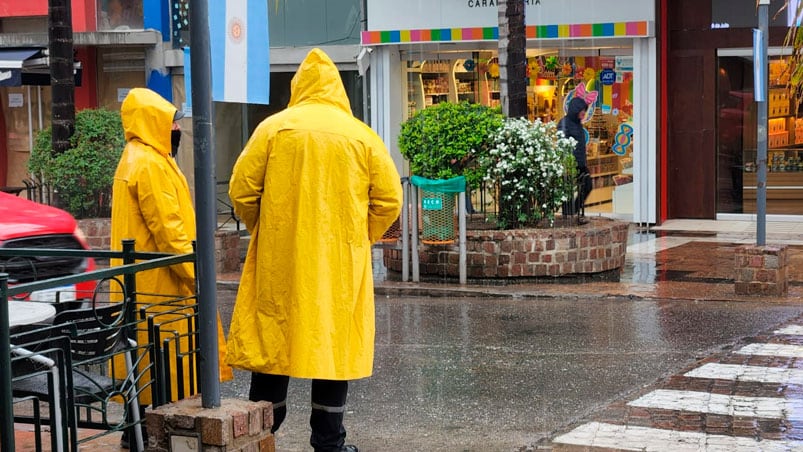 Lluvia y graupel en Carlos Paz. Foto: Francisco Arias / El Doce.