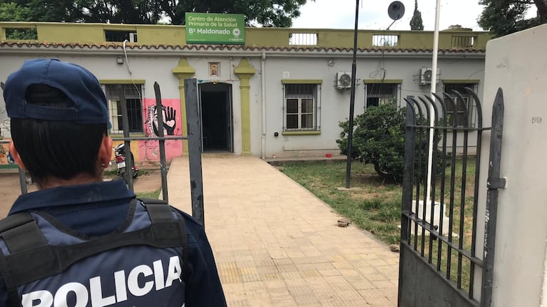 Lo abandonaron en el dispensario mientras agonizaba.