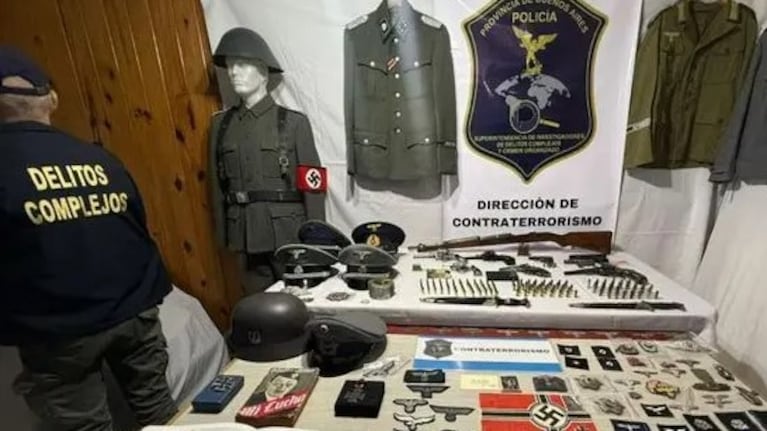 Lo detuvieron por vender uniformes y simbología nazi en las redes.