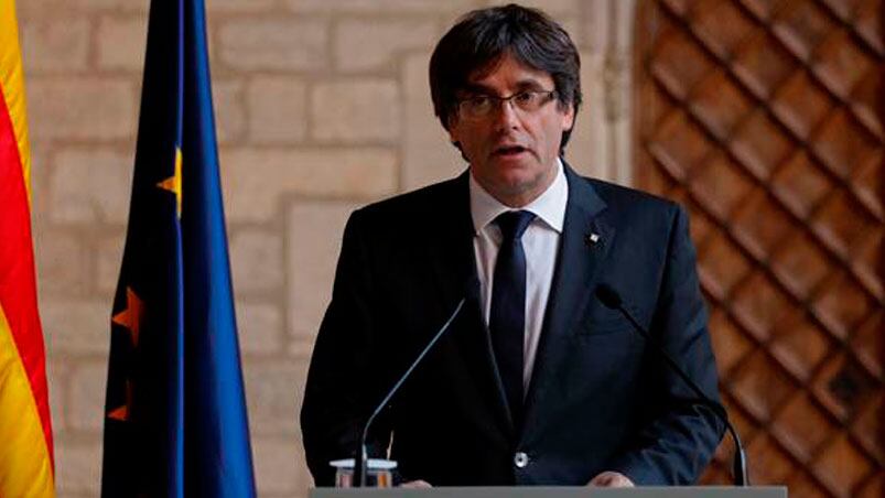 Lo esperaban en la Generalitat, pero Carles Puigdemont viajó a Bélgica. 