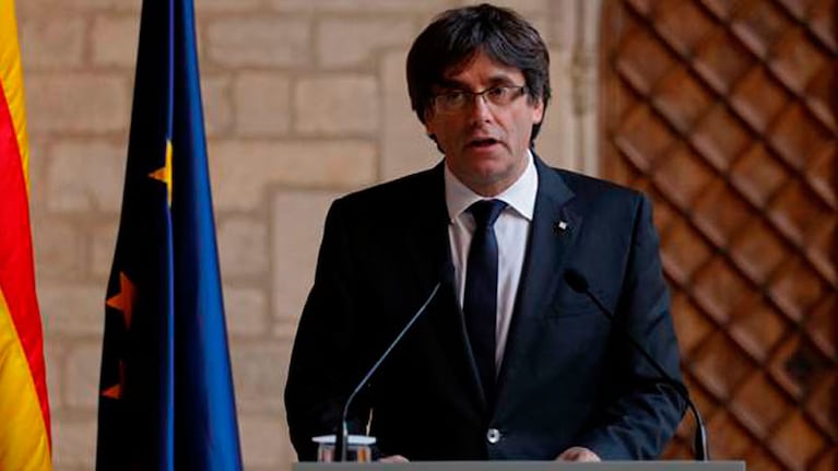 Lo esperaban en la Generalitat, pero Carles Puigdemont viajó a Bélgica.