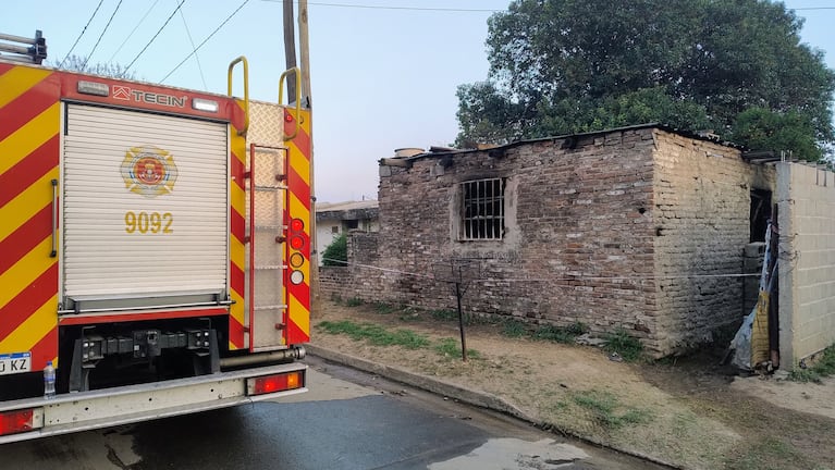 Lo que dejó el fuego en barrio Las Violetas. Foto: Pablo Olivarez / ElDoce.