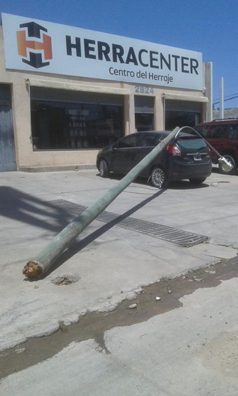 Lo que el fuerte viento dejó en Córdoba: postes caídos