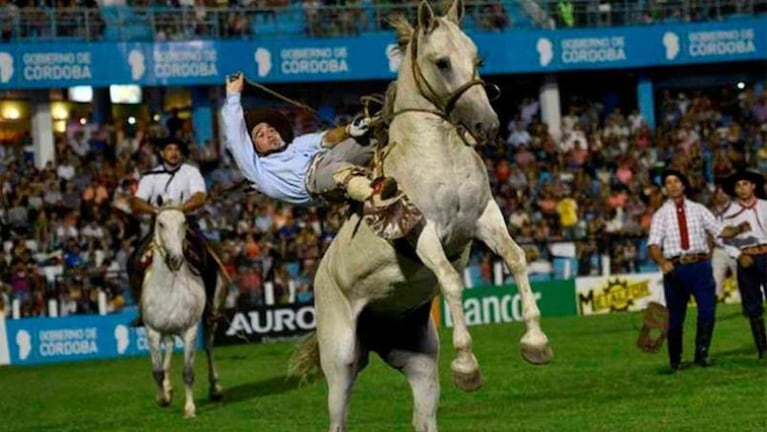 Lo que no se ve de Jesús María: el vestuario de los jinetes y el mantenimiento del campo