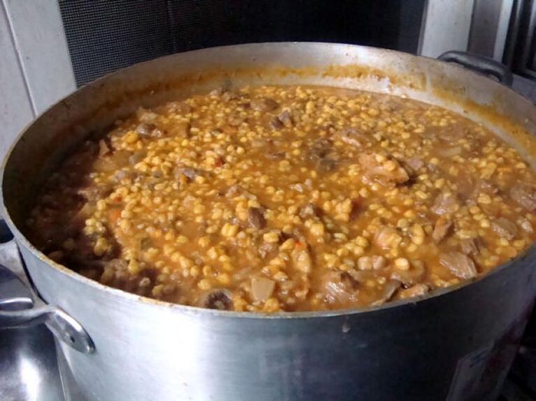 Locro: sagrado, patrio y laburante