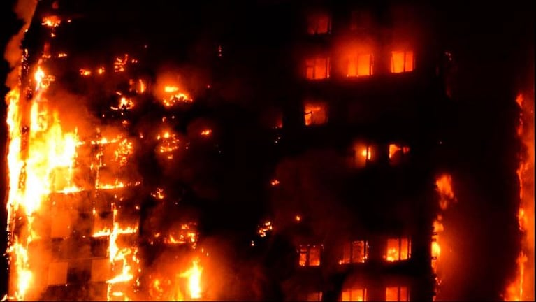Londres: al menos 17 muertos tras el incendio en un edificio