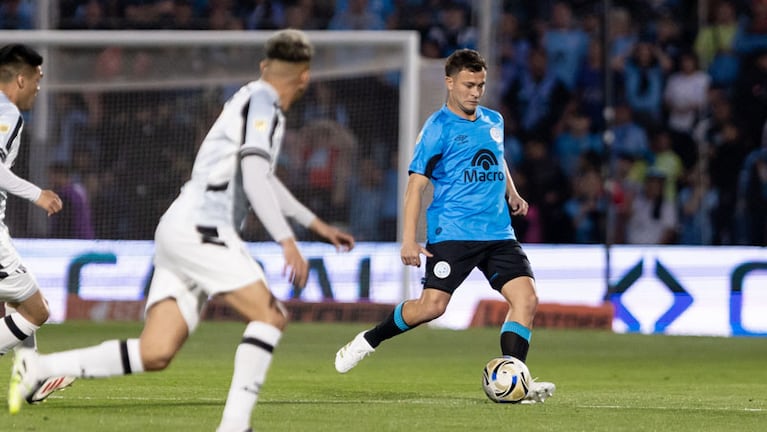 Longo ante Central Córdoba.