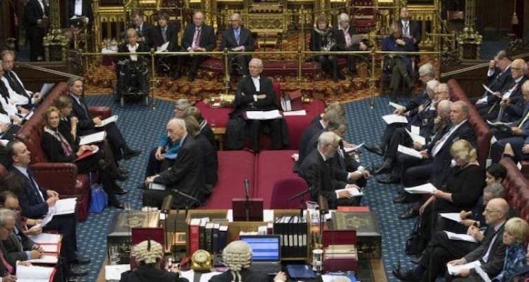 Lord renunció por llegar dos minutos tarde al Parlamento