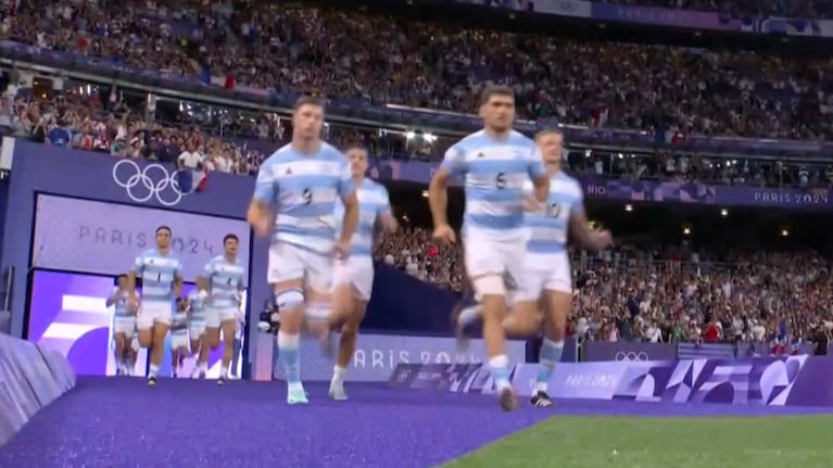 Los abucheos tras la salida de los argentinos a la cancha.