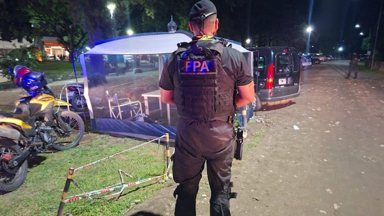 Los agentes atraparon al dealer en las inmediaciones del encuentro.