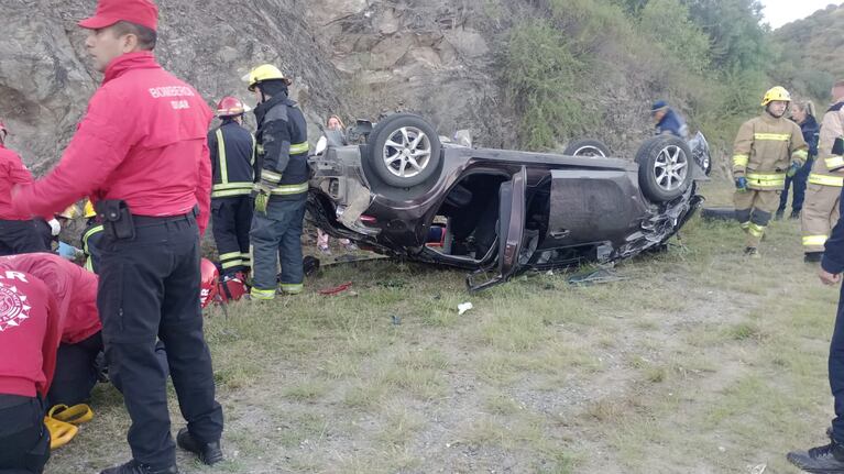 Los agentes volcaron en la Variante Costa Azul.