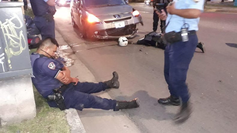 Los agentes volvían a la base de patrullaje de motocicletas de Los Carolinos. 