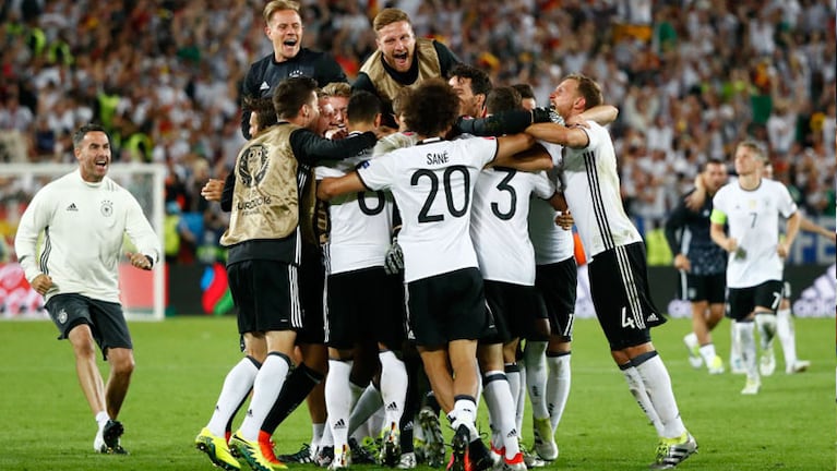 Los alemanes festejaron la victoria como un título.