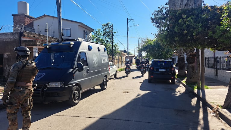 Los allanamientos fueron en barrio Colonia Lola. Foto: Juan Pablo Lavisse / ElDoce.