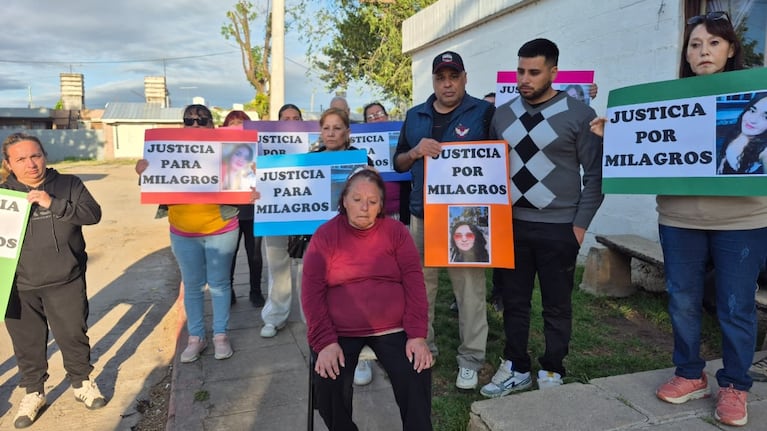 Los allegados de Mili piden justicia en Colonia Caroya. Foto: Juan Pablo Lavisse / ElDoce.