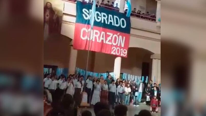 Los alumnos celebraron el Día de la Patria promoviendo la integración.