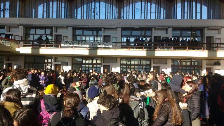 Los alumnos decidieron la toma en una asamblea.