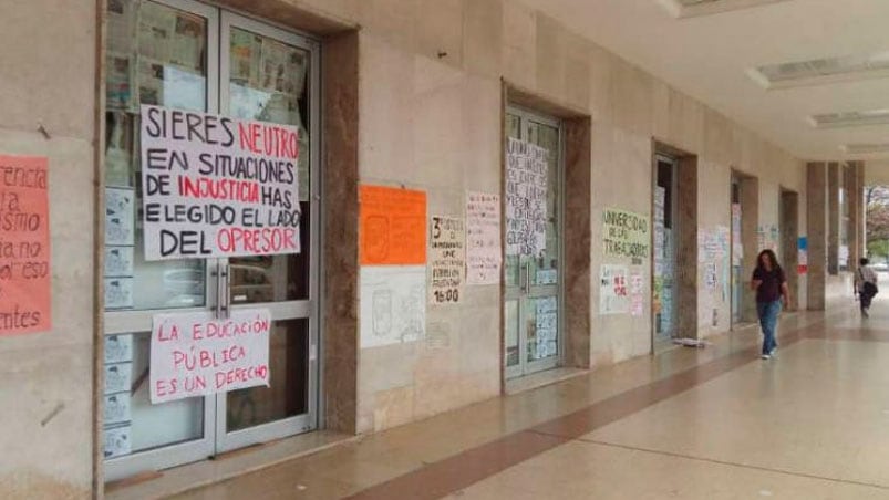 Los alumnos dentro del Pabellón serían unos 50.