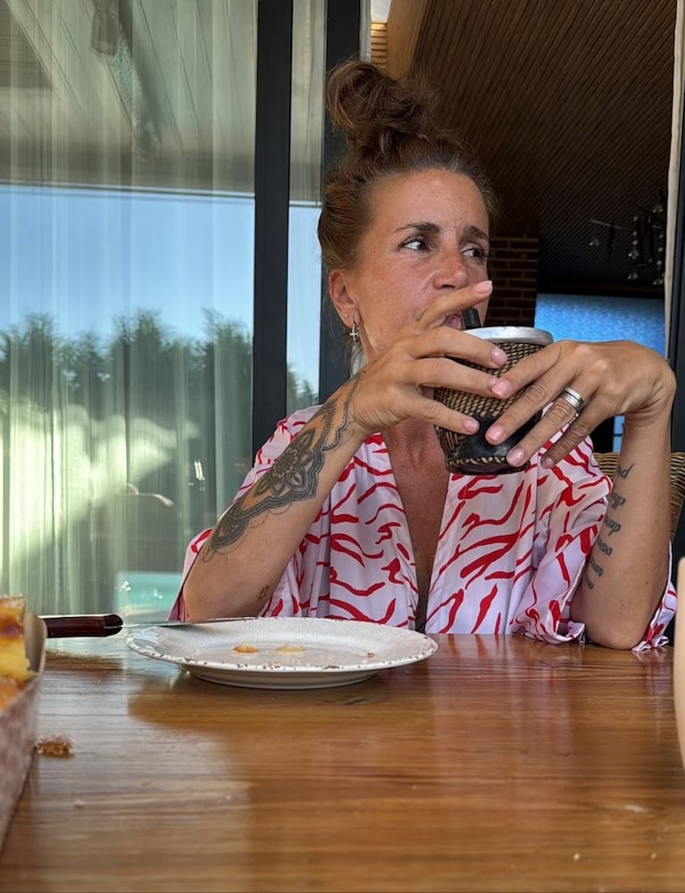 Los amigos de Flor Peña le “hackearon” las redes y publicaron fotos sin filtro para su cumpleaños