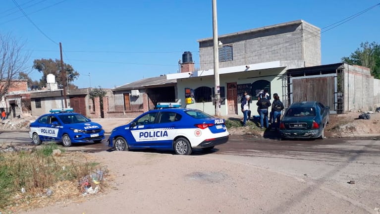 Los amigos estaban reunidos en una vivienda y la víctima fue atacada cuando salió a la calle.