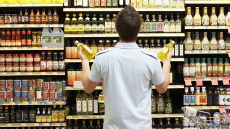 Los argentinos compran menos en supermercados. 