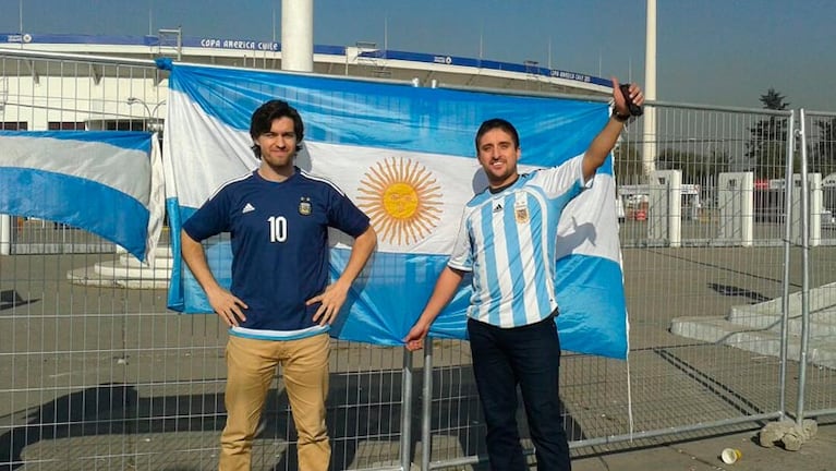 Los argentinos que quieren gritar campeón en Santiago. Foto: El Doce.