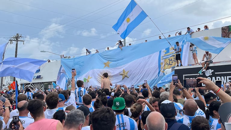 Los argentinos se reunieron en North Beach para alentar a la Selección.
