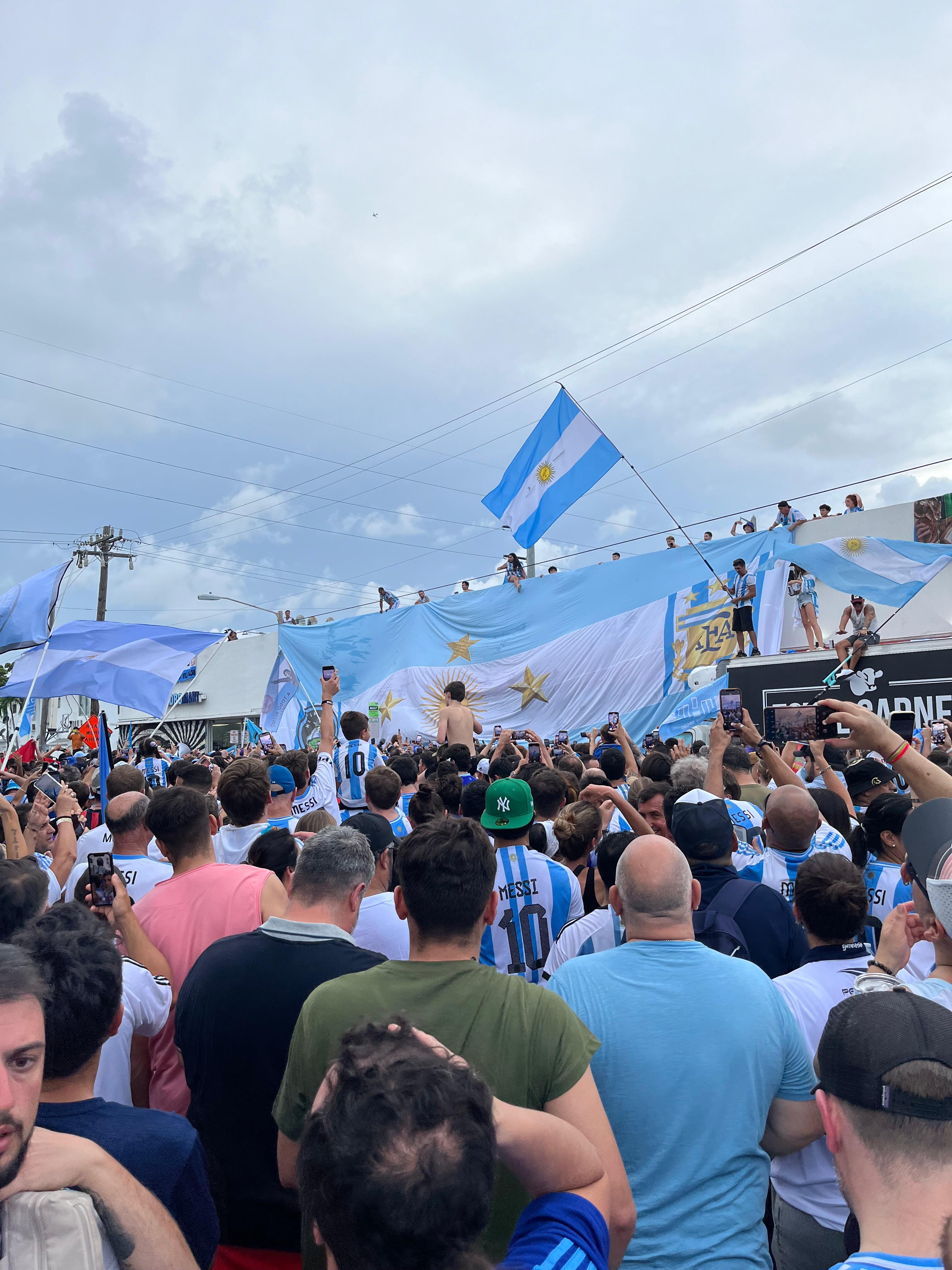 Los argentinos se reunieron en North Beach para alentar a la Selección.