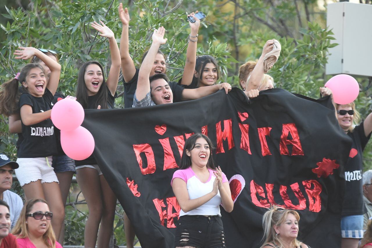 Los artistas celebraron con el galardón. Foto: Lucio Casalla / ElDoce.tv