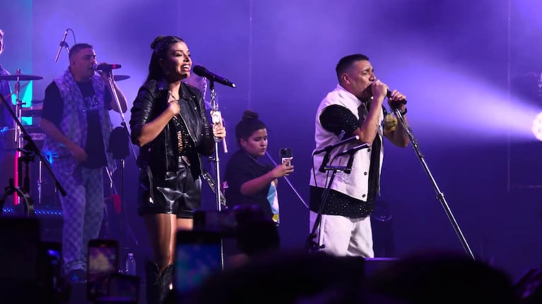 Los artistas estrenaron el nuevo videoclip del enganchado grabado en vivo en el Movistar Arena.