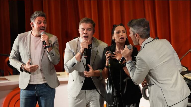Los artistas estuvieron en el festejo de ElDoce.tv en una colaboración explosiva