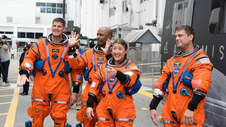 Los astronautas se preparan para el regreso al hogar.