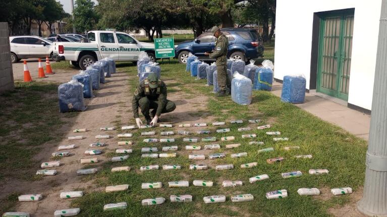 Los atraparon con 564 kilos de hojas de coca en el baúl de la camioneta