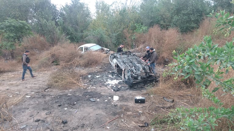 Los atraparon desarmando y quemando autos robados: hay cinco detenidos