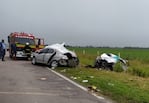 Los autos chocaron de frente y quedaron destruidos.