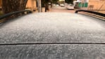 Los autos con hielo, una postal repetida en la mañana de Córdoba.