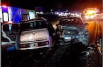 Los autos impactaron de frente en el inicio de una curva.