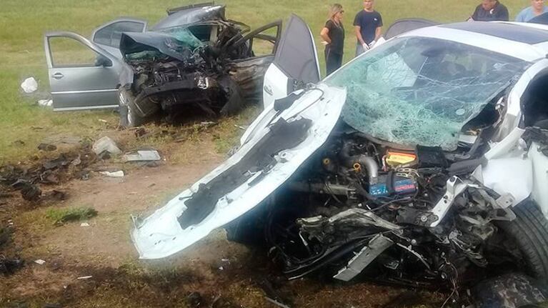 Los autos quedaron al costado de la ruta con graves daños.